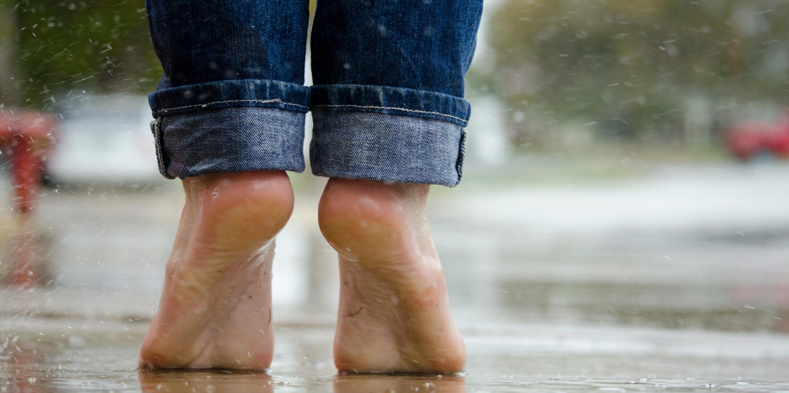 voeten in de regen